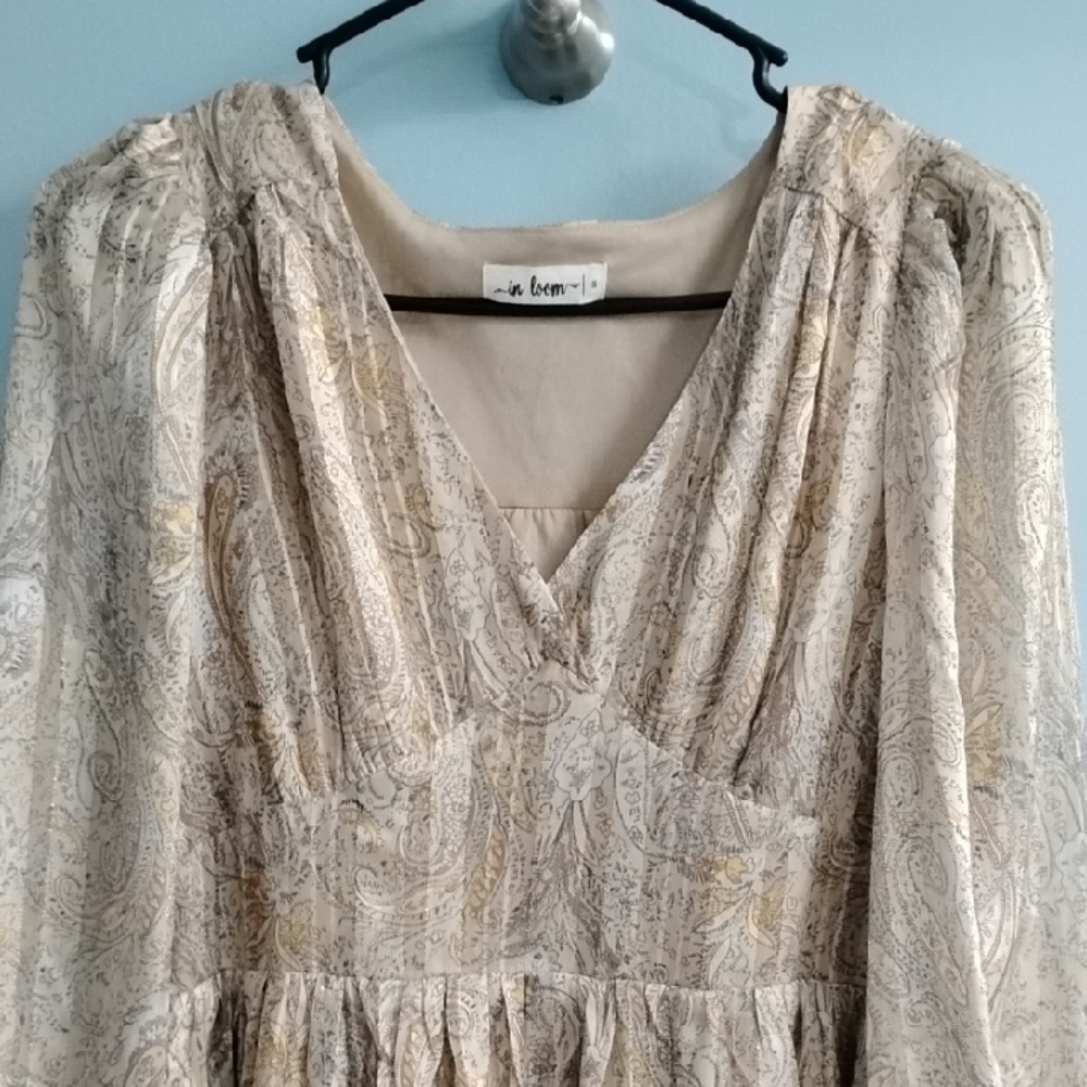 In loom Beige and Gold Paisley V-Neck Midi Dress Excellent Condition Size Small
